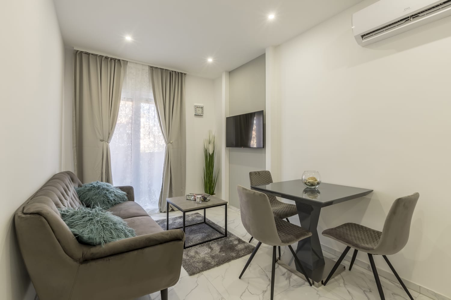 More photos of the apartment