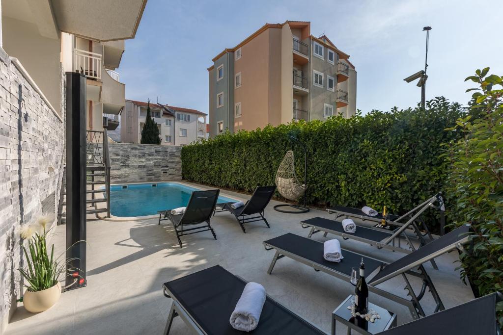 Pool at Holiday apartments Stobreč